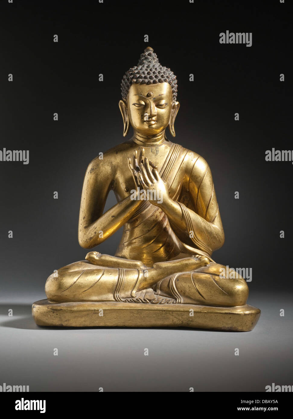 Questa scultura, parte della collezione LACMA, rappresenta Shuradatta, il Buddha di Alms-giving, un'incarnazione di generosità e compassione nell'iconografia buddista. Foto Stock