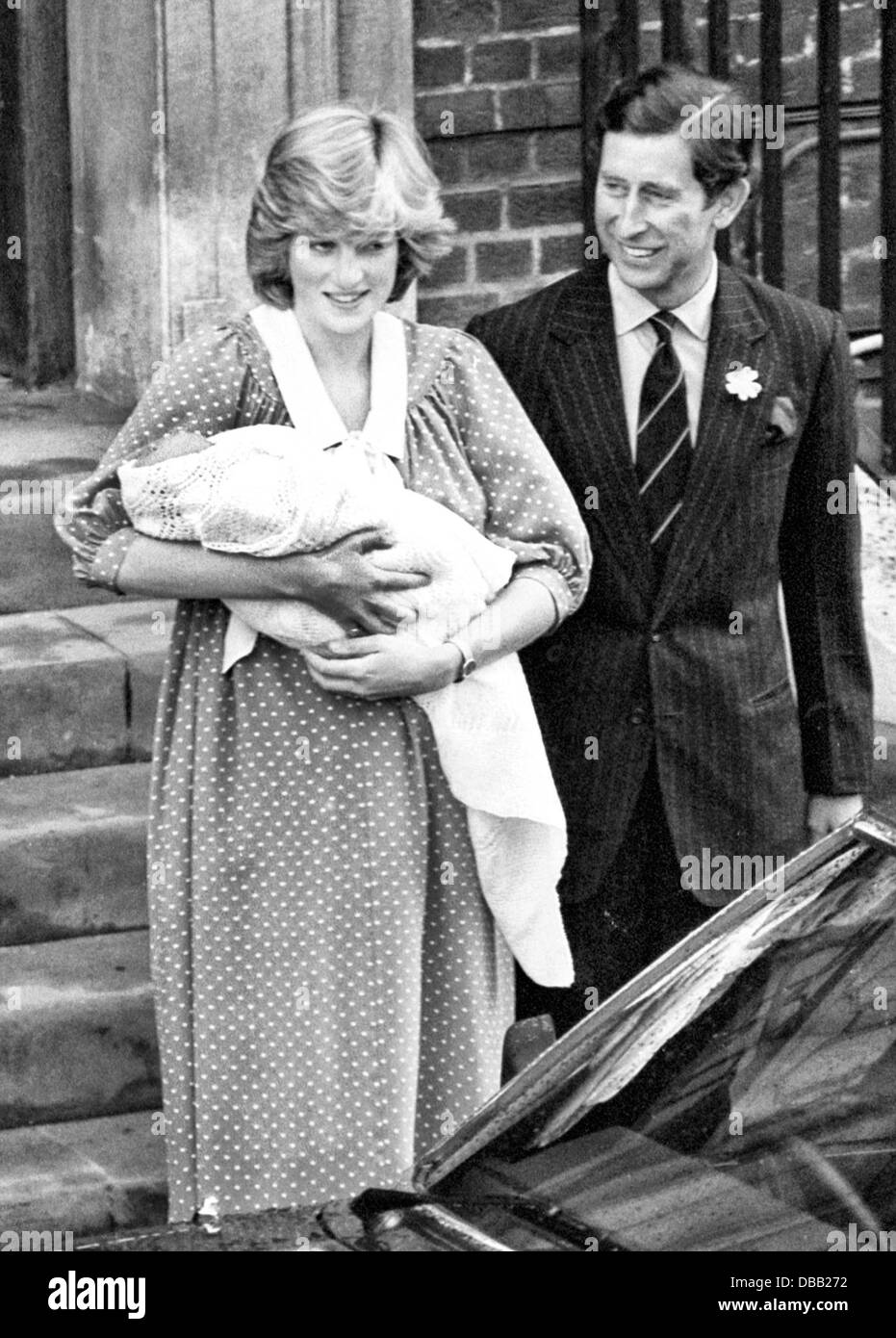 La principessa Diana, il Principe Charles baby Prince William lasciare il Lindo Ala, l'ospedale St Mary, Paddington West London 1982 Foto Stock