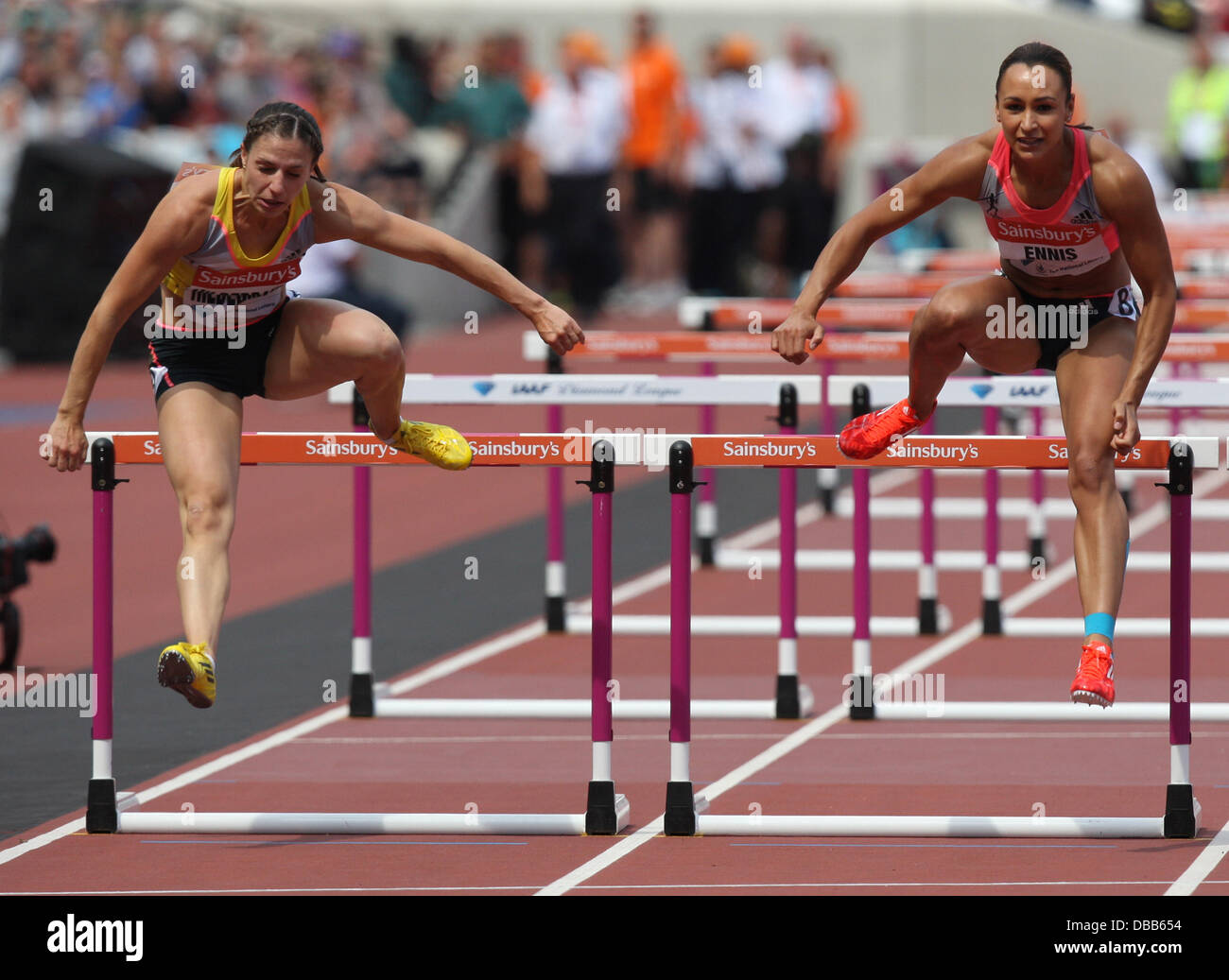 Londra, Regno Unito. 27 Luglio, 2013. L-R Nadine Hildebrand e Jessica Ennis-Hill durante la IAAF Diamond League giochi anniversario dalla lo Stadio Olimpico, Queen Elizabeth Olympic Park. Credito: Azione Sport Plus/Alamy Live News Foto Stock