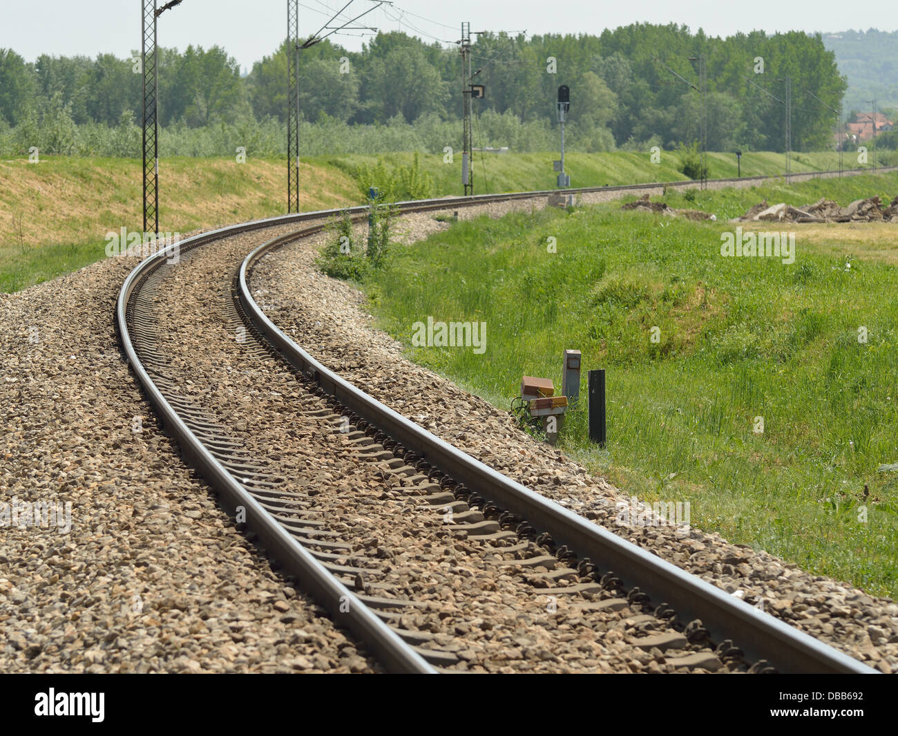 Paesaggio con curva Ferrovia Via Vanishing sull orizzonte Foto Stock