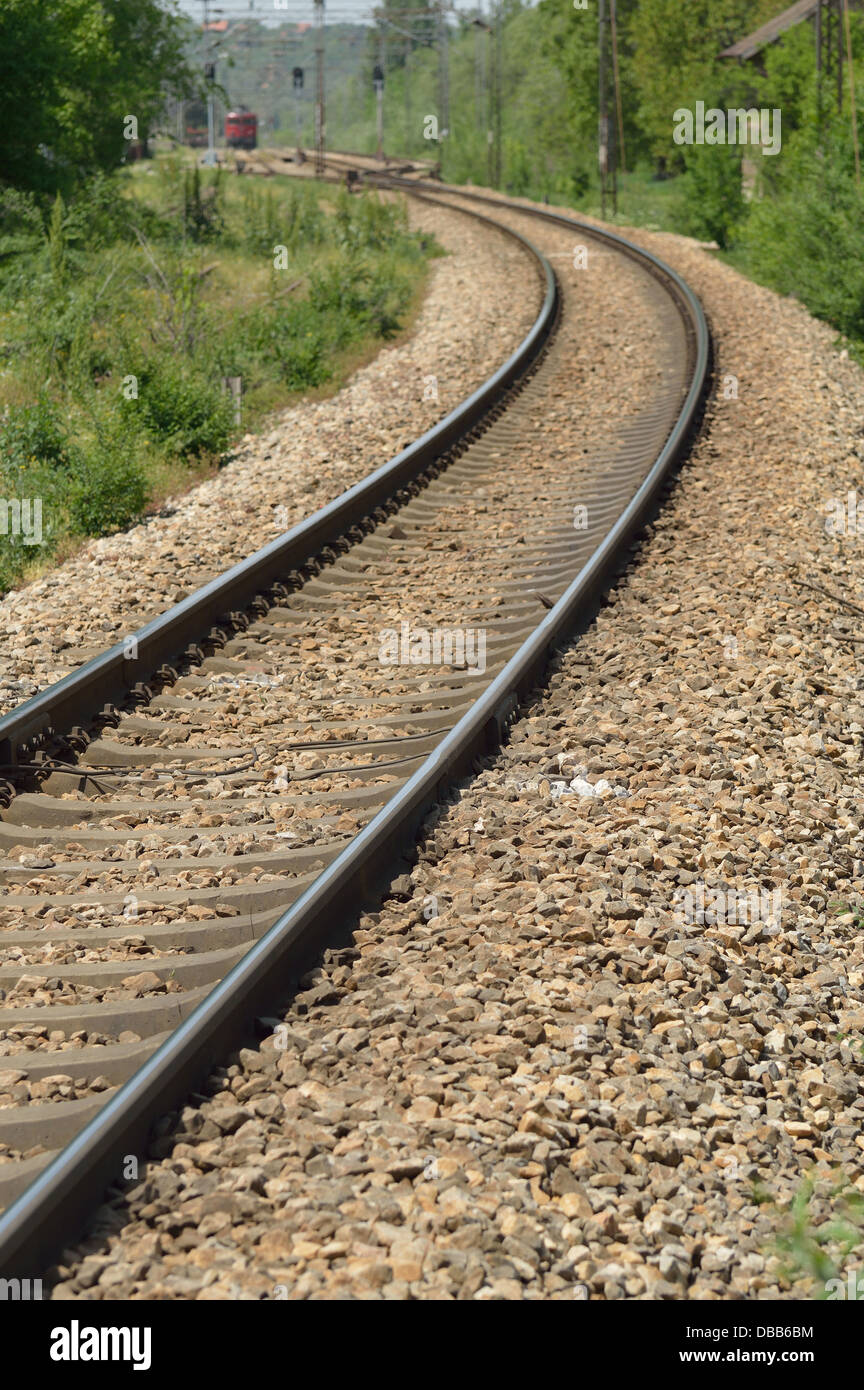 Paesaggio con curva Ferrovia Via Vanishing sull orizzonte Foto Stock