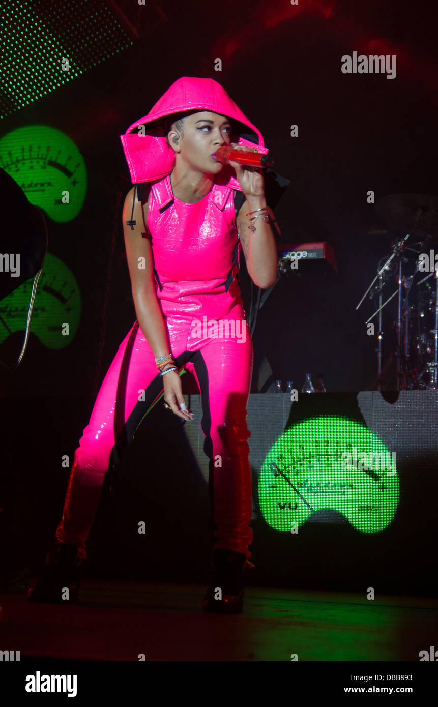 Stratford, UK. Xxv luglio 2013. rita ora esegue il giorno 1 di Global Gathering Festival 2013, Inghilterra. 25.07.2013 credito: gary stafford/alamy live news Foto Stock