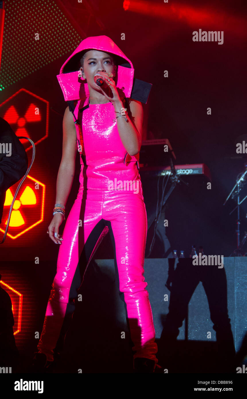 Stratford, UK. Xxv luglio 2013. rita ora esegue il giorno 1 di Global Gathering Festival 2013, Inghilterra. 25.07.2013 credito: gary stafford/alamy live news Foto Stock