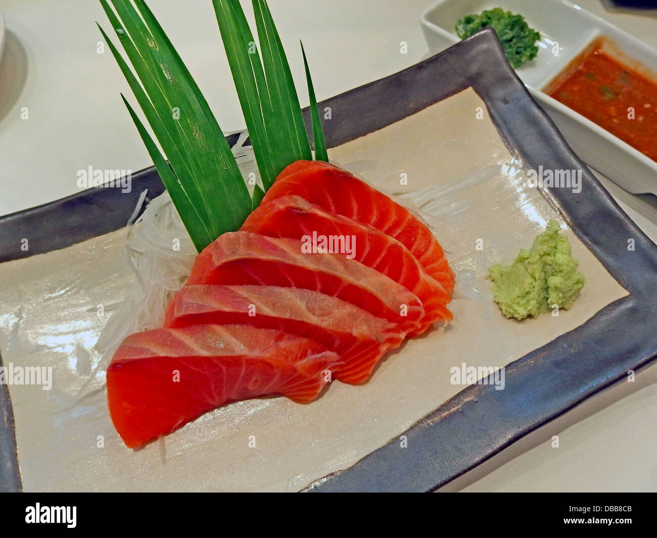 Fette di grassi grezzi (Salmone Salmone sashimi) Foto Stock