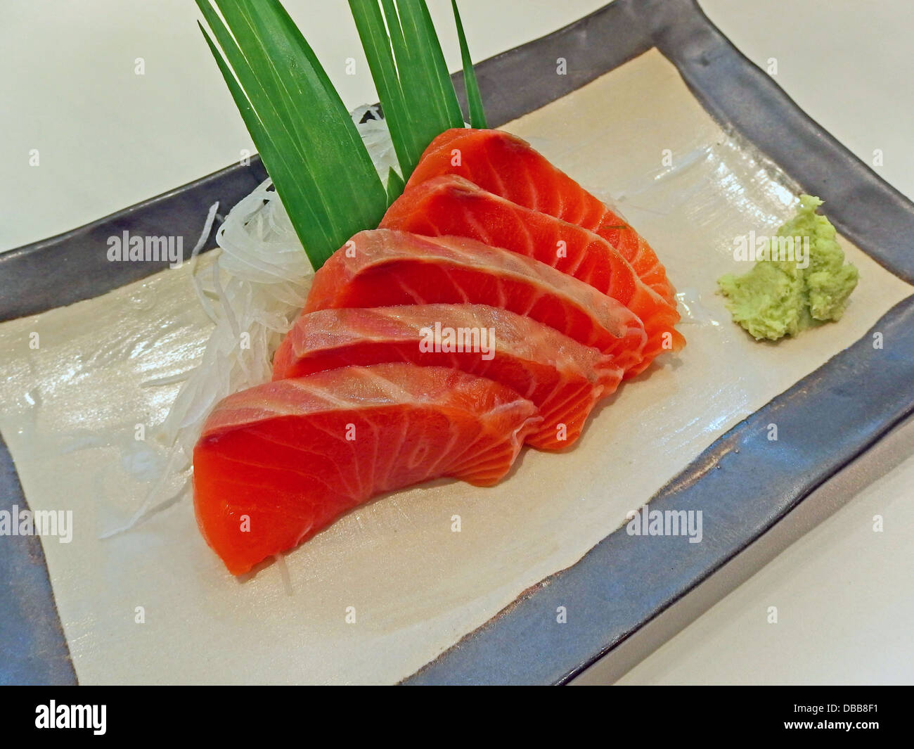 Fette di grassi grezzi (Salmone Salmone sashimi) Foto Stock