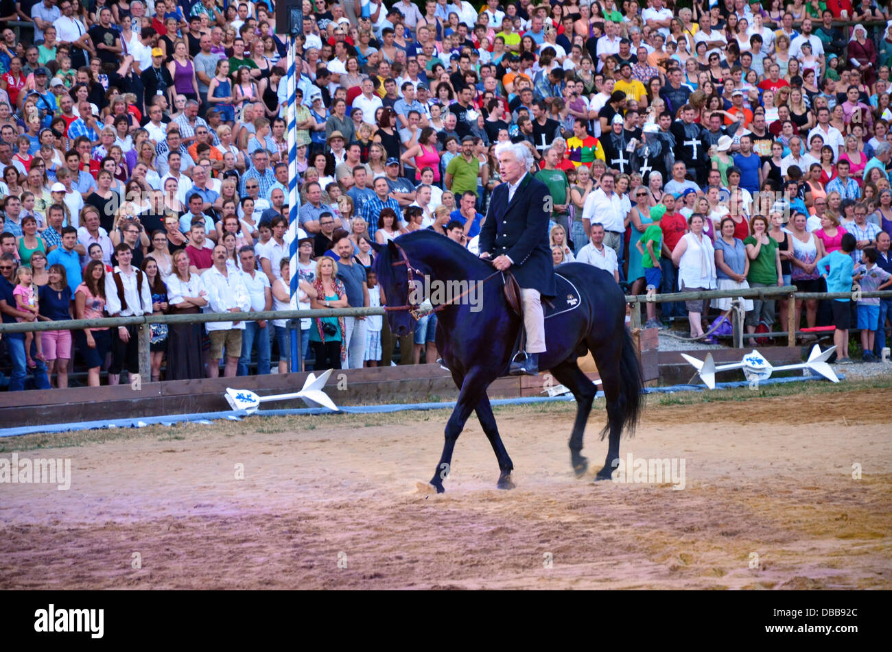 Torneo di Kaltenberg, Baviera, Germania, il più grande del mondo festa medievale. Il principe Luitpold di Baviera Foto Stock