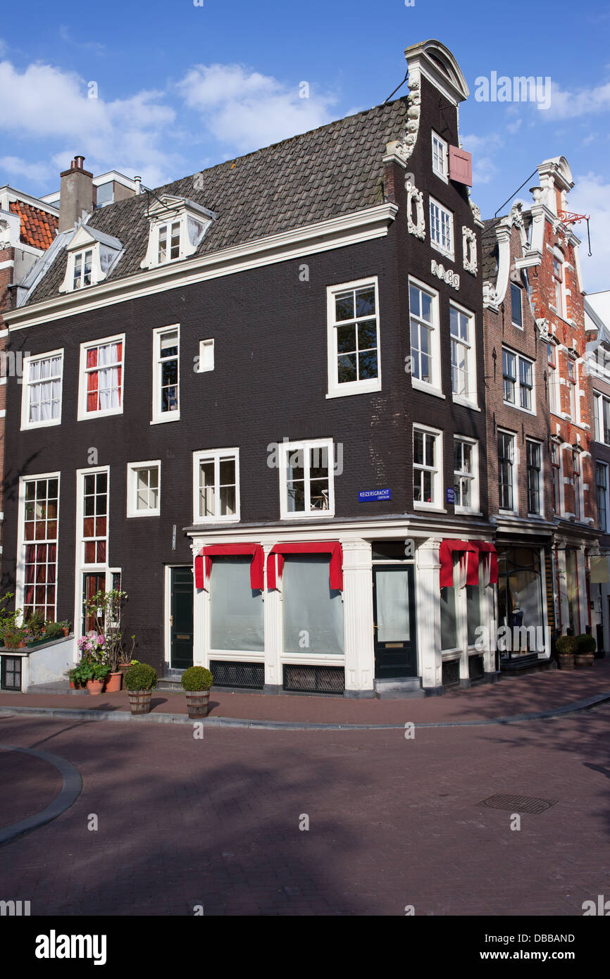 Tradizionale stile olandese case, angolo di Keizersgracht e Herenstraat in Amsterdam, Paesi Bassi. Foto Stock