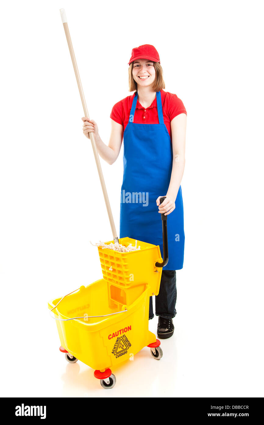 Lavoratore di adolescenti in uniforme con un mop e benna. Corpo pieno isolato su bianco. Foto Stock