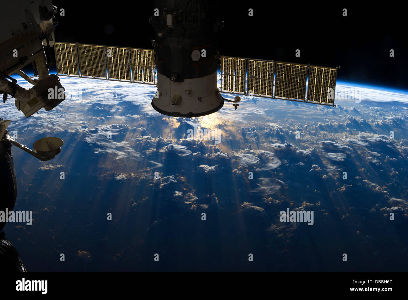 Nuvole temporalesche sull Oceano Atlantico vicino Brasile e l'Equatore come vista dallo spazio Foto Stock