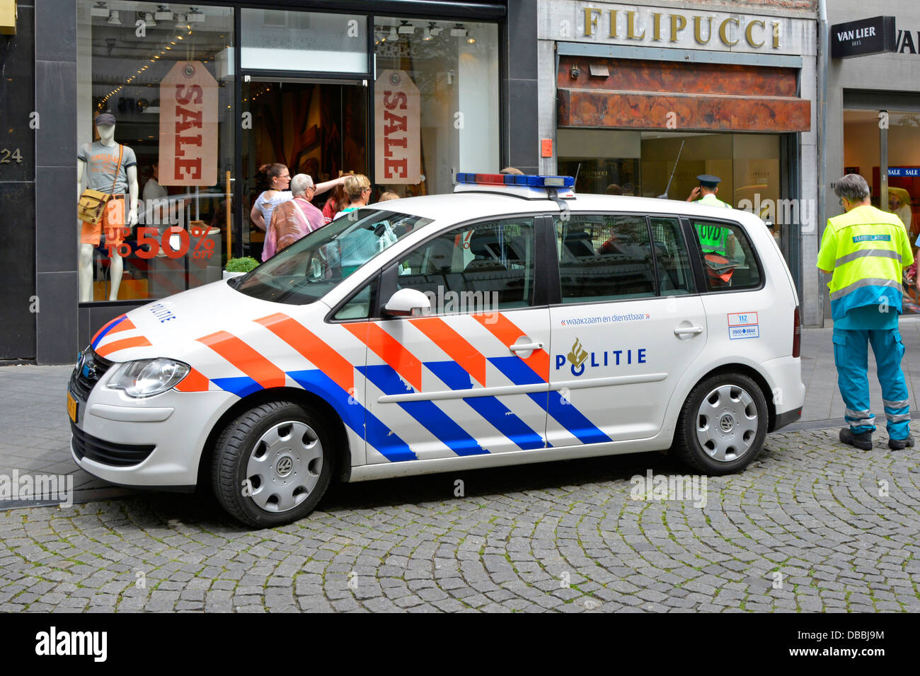 La polizia olandese di Maastricht al lavoro ha partecipato a tentativi di rapina presso il negozio di gioielleria Filipucci Limburgo Paesi Bassi (vedere il link web nel pannello informativo di Alamy di seguito) Foto Stock