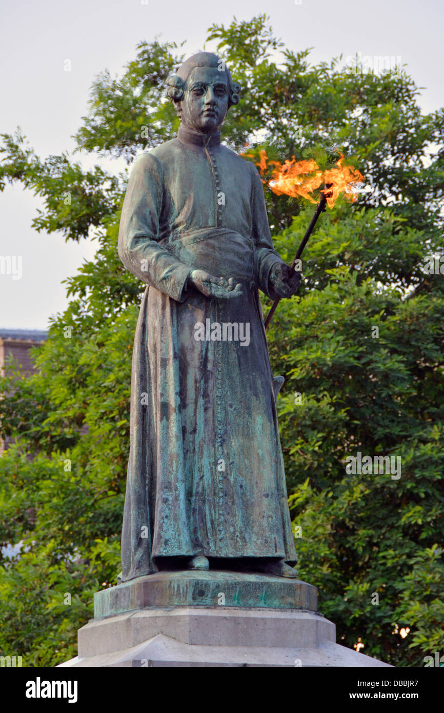 Maastricht rassegna l'eterna fiamma ardente sulla statua di Jean Pierre Minckelers, professore e inventore del gas illuminante Limburgo Paesi Bassi UE Foto Stock