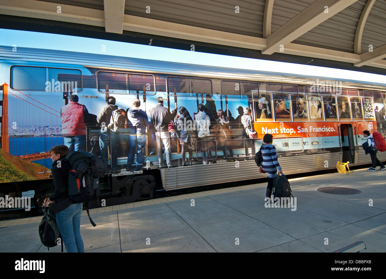 Una vettura su Amtrak's Coast Starlight viene avvolta a San Francisco la funivia, imbarco a Jack London Square di Oakland, California Foto Stock