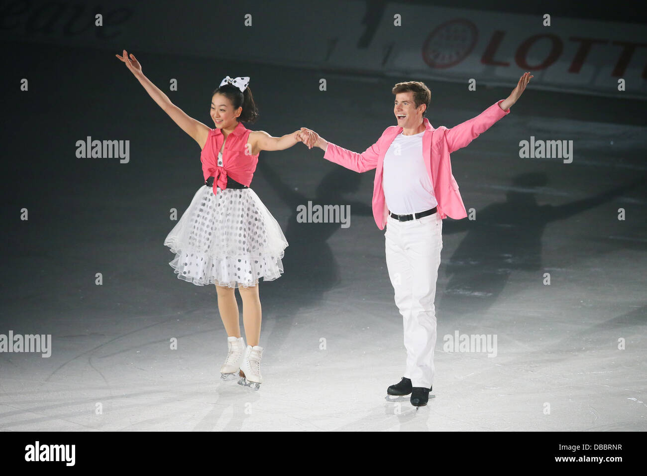 Osaka, Giappone. 27 Luglio, 2013. (L a R) Mao Asada (JPN), Jeffrey Buttle, 27 luglio 2013 - Pattinaggio di Figura : LOTTE PRESENTA IL GHIACCIO 2013 a Osaka centrale comunale palestra, Osaka, Giappone. Credito: YUTAKA AFLO/sport/Alamy Live News Foto Stock