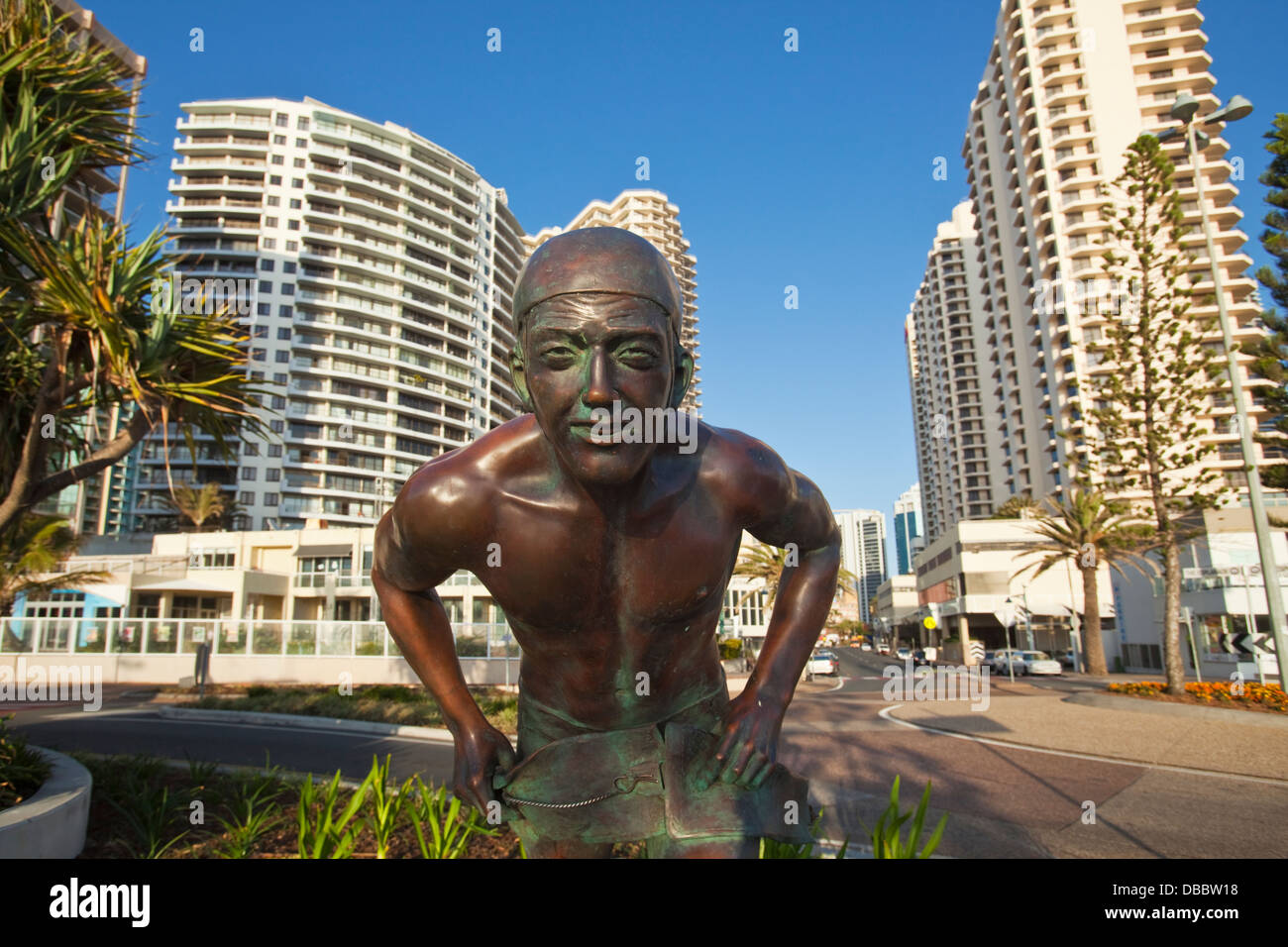 Surf lifesaving statua a Surfers Paradise, Gold Coast, Queensland, Australia Foto Stock