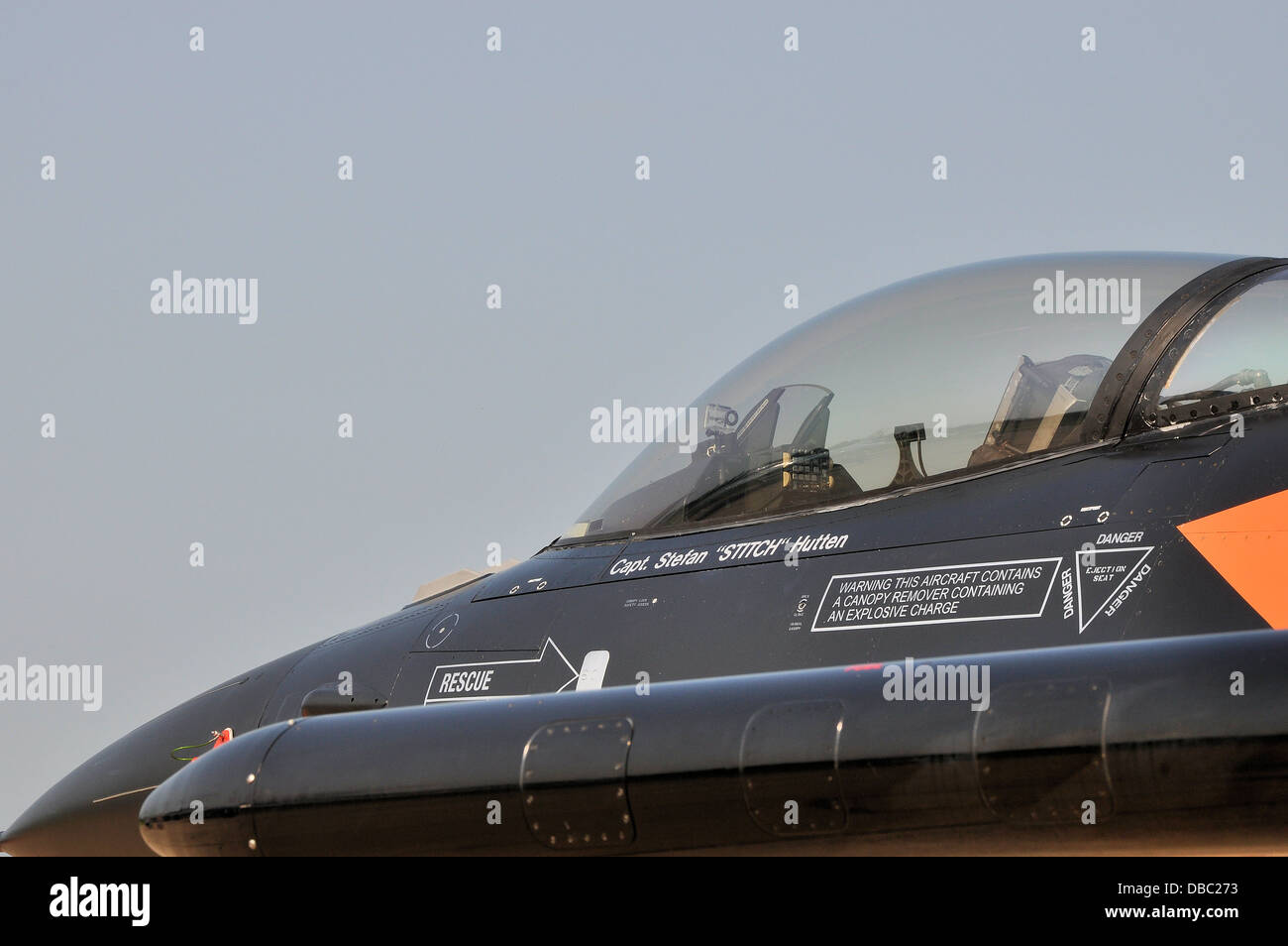 Netherlands Air Force, caccia olandese F-16 solo display Team in speciale schema di leoni arancioni e neri per le esposizioni aeree. Capitano Stefan Hutton Foto Stock