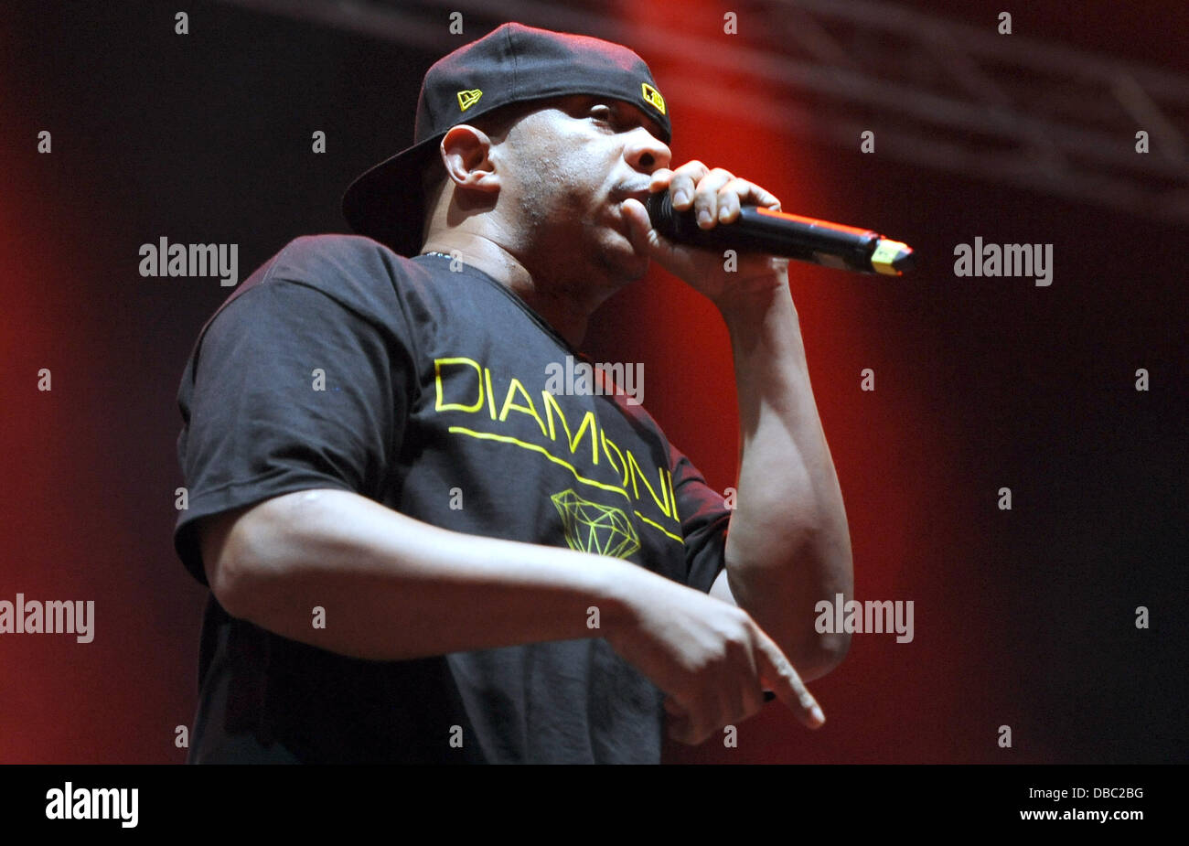 Paaren im Glien, Germania. 27 Luglio, 2013. Il rapper U-dio di noi hip hop gruppo Wu-Tang Clan è raffigurato su un palcoscenico di Greenville Festival in Paaren im Glien, Germania, 27 luglio 2013. Il festival di musica è in primo piano tra il 26 e il 28 luglio 2013 vicino a Berlino. Foto: Britta Pedersen/dpa/Alamy Live News Foto Stock