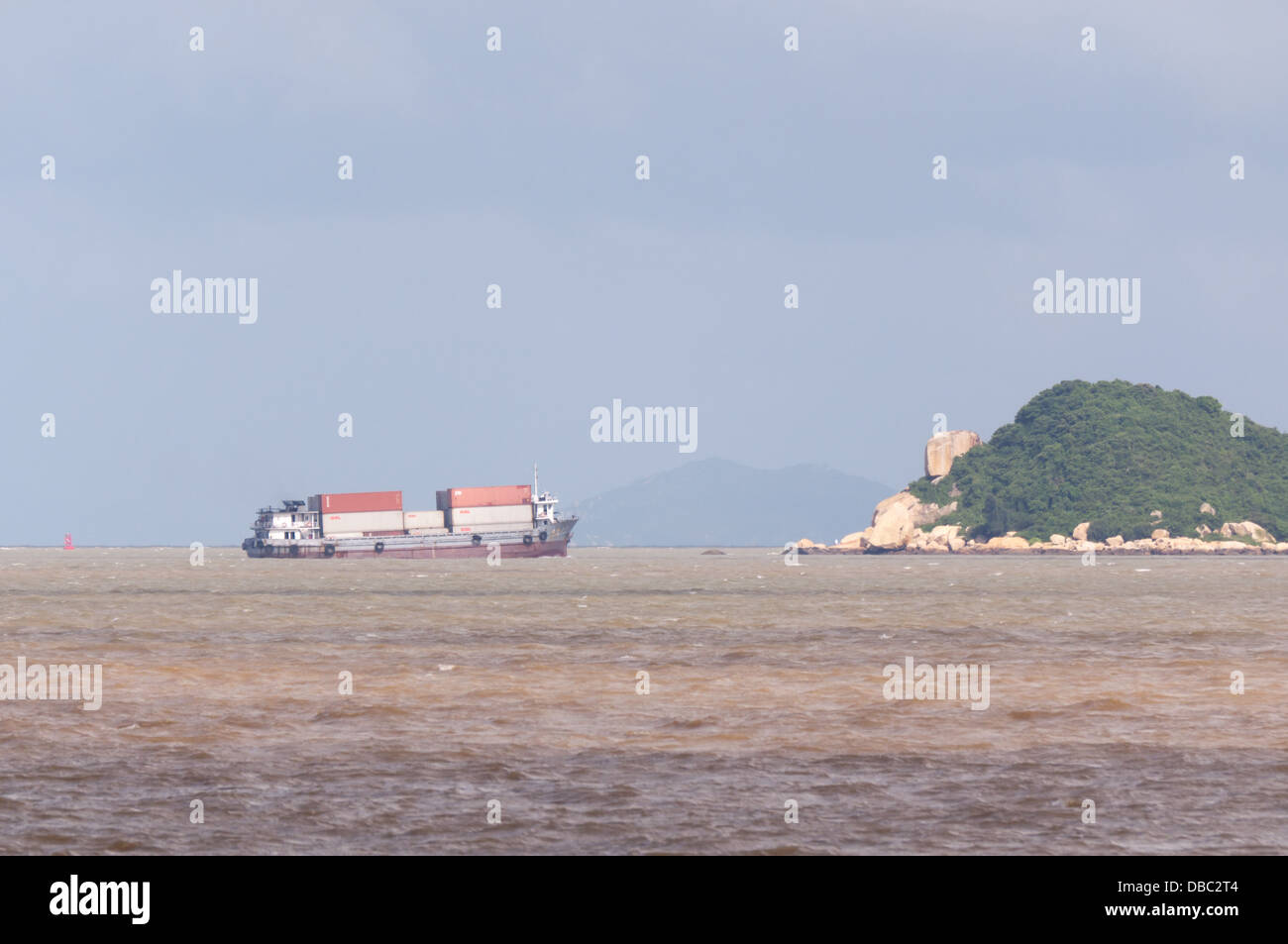 Le navi portacontainer in mare Foto Stock