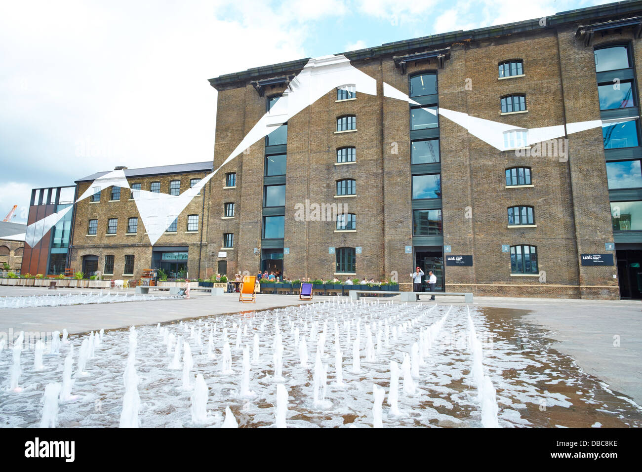 Central Saint Martins College of Art & Design Palazzo Granaio Kings Cross London REGNO UNITO Foto Stock