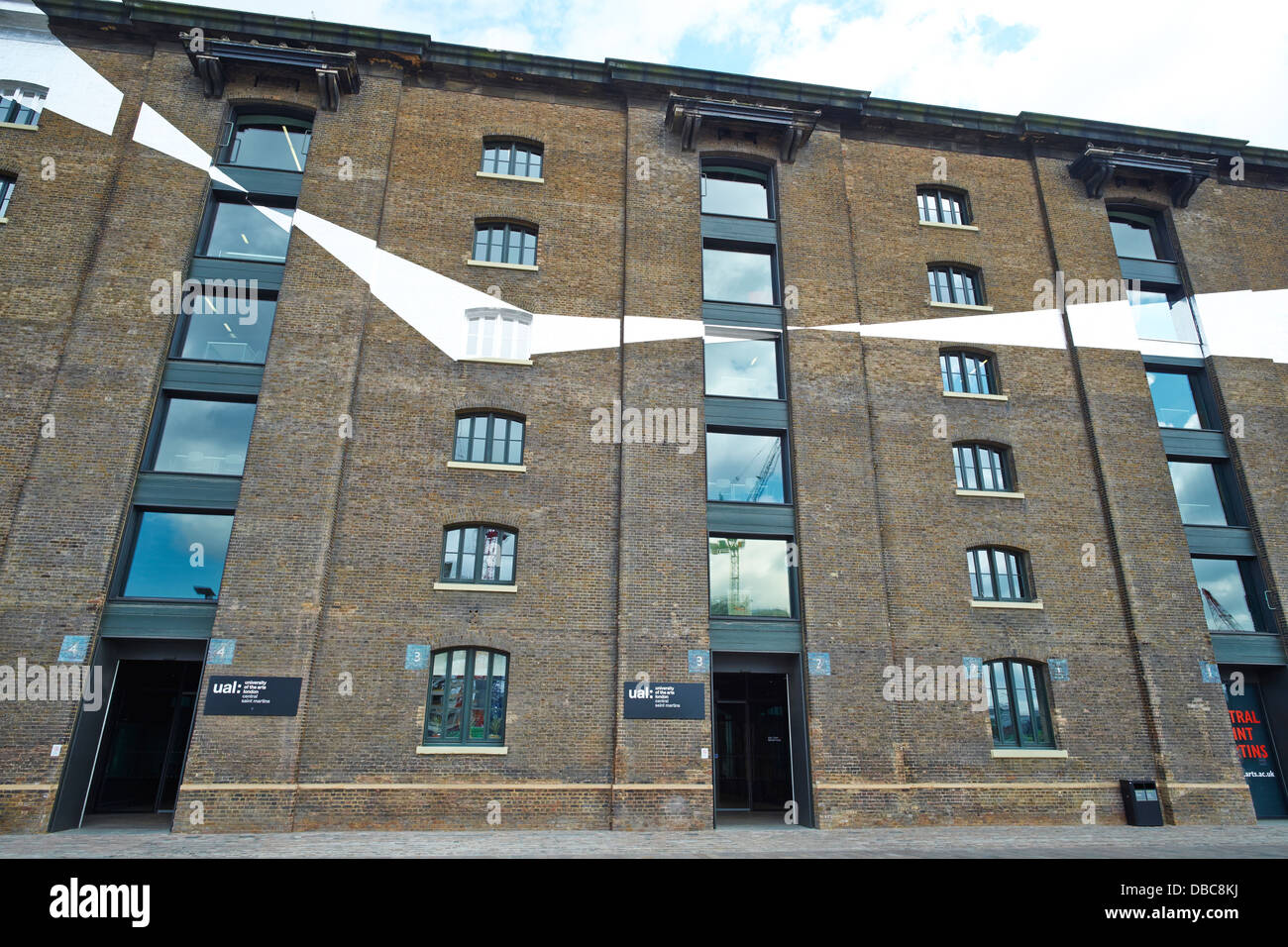 Central Saint Martins College of Art & Design Palazzo Granaio Kings Cross London REGNO UNITO Foto Stock