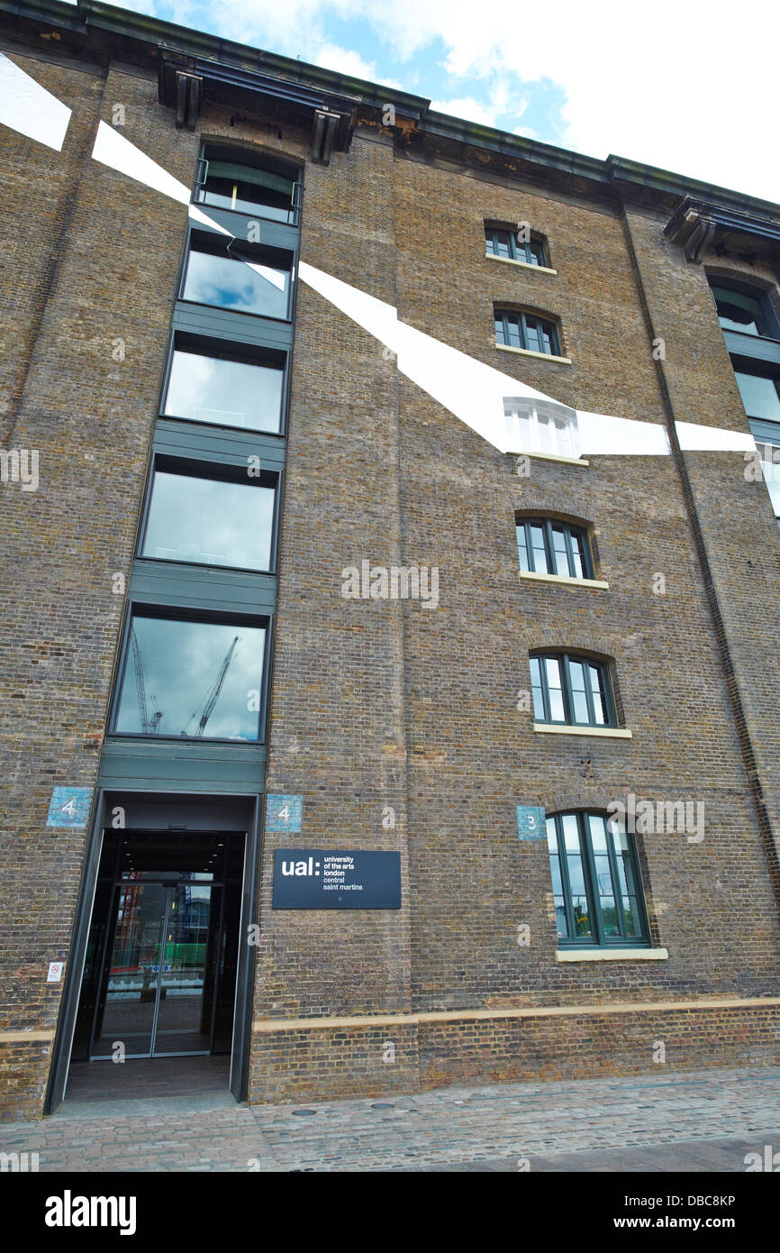 Central Saint Martins College of Art & Design Palazzo Granaio Kings Cross London REGNO UNITO Foto Stock