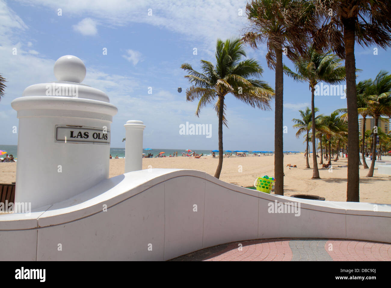 Fort ft. Lauderdale Florida, South Fort Lauderdale Beach Boulevard, A1A, Las Olas Boulevard, parete del mare, sabbia, palme, Oceano Atlantico, riva, cercando Foto Stock