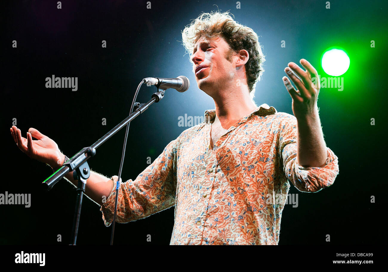 Malmesbury, Regno Unito. 28 Luglio, 2013. Premio Mercurio nominato Sam Lee suona al festival Womad in Charlton Park vicino a Malmesbury nel Wiltshire. Il world music festival attira quasi 40.000 persone alla posizione rurale. Credito: Adam Gasson/Alamy Live News Foto Stock