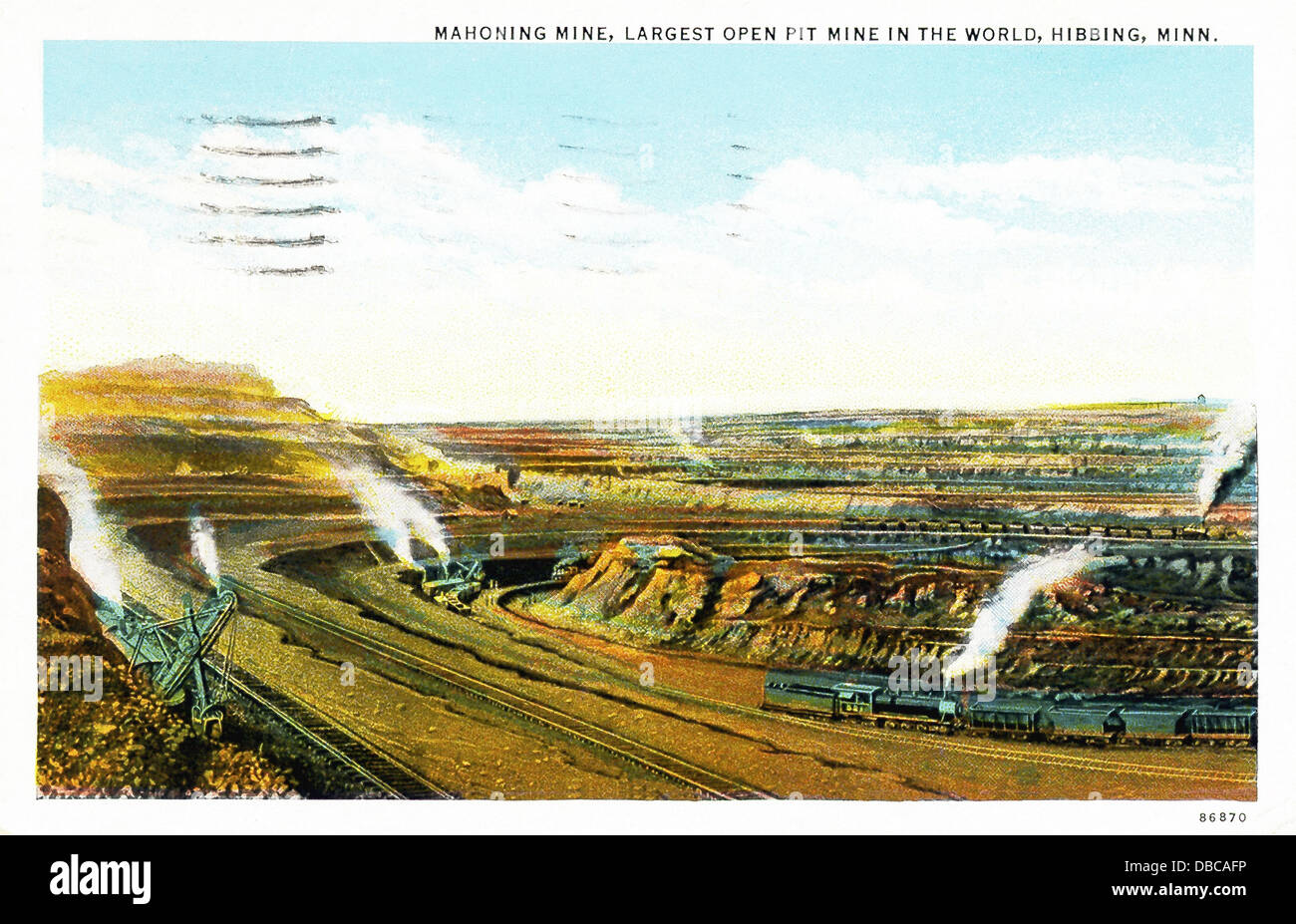 La Miniera Mahoning che in questo 1940s postcard è stata fatturata come la più grande miniera a cielo aperto nel mondo, è in Hibbing, Minnesota. Foto Stock