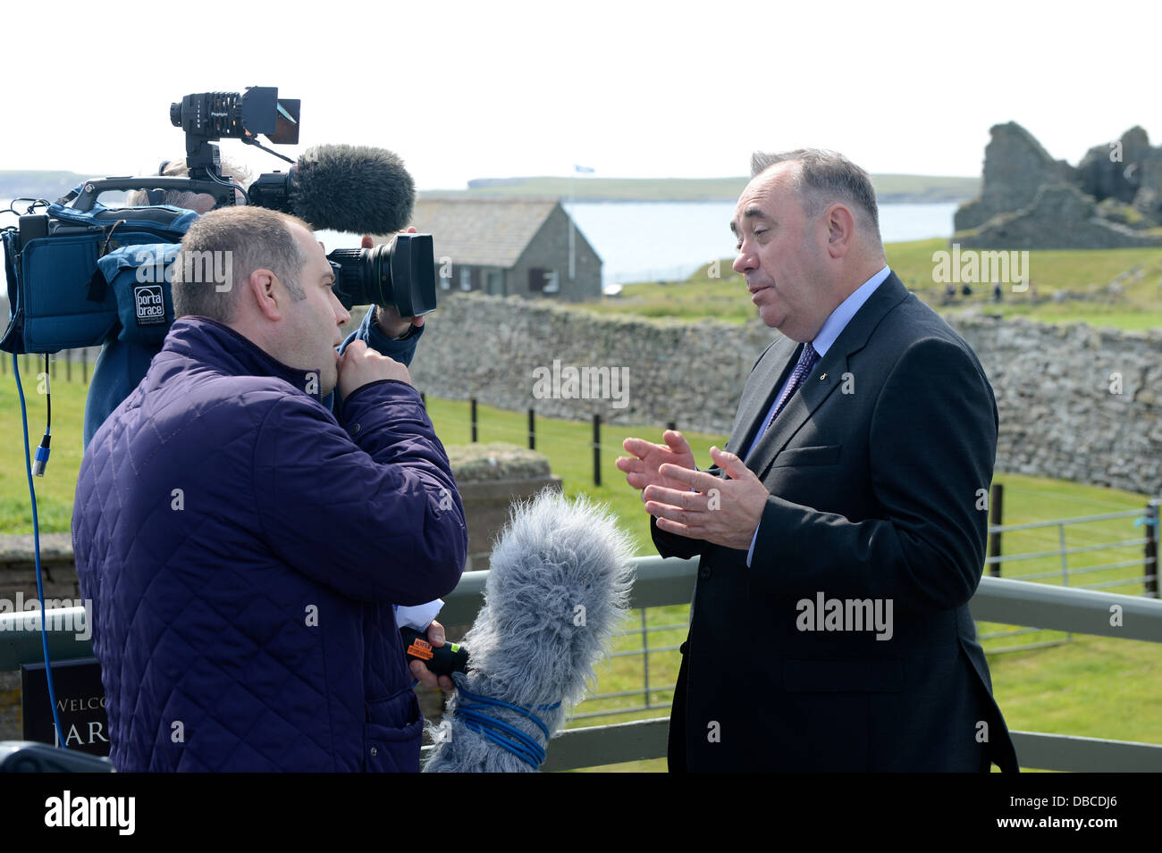 Primo Ministro Alex Salmond e il cabinet scozzese visita alle Isole Shetland Scozia Estate 2013 Foto Stock