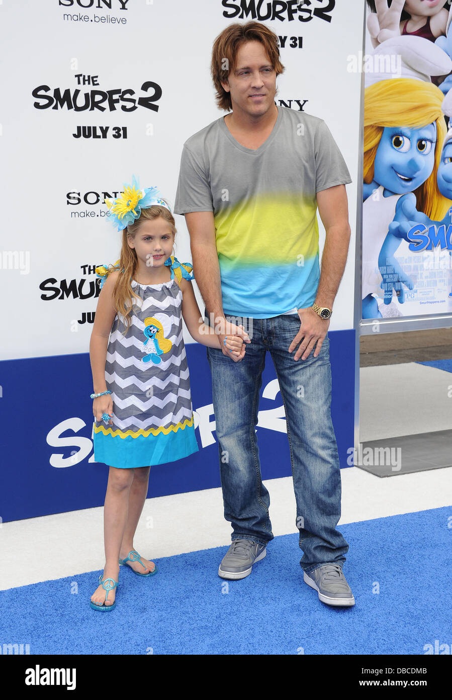 Los Angeles, California, USA. 28 Luglio, 2013. Larry Birkhead & Dannielynn arriva Marshall per la premiere del film "puffi 2' presso il Villaggio del teatro. (Credito Immagine: © Lisa O'Connor/ZUMAPRESS.com) Foto Stock