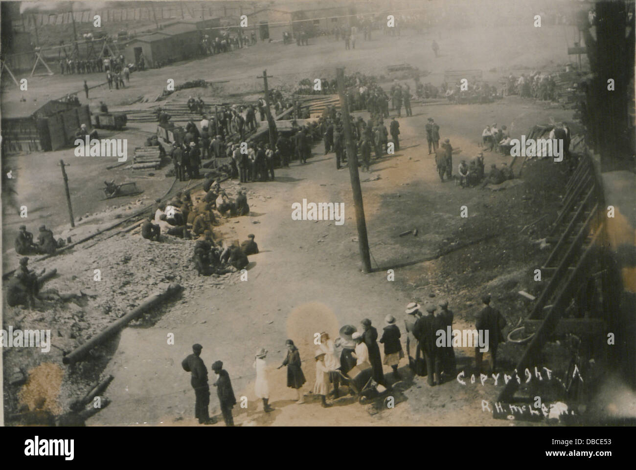 Catastrofe mineraria a New Waterford, Nova Scotia, luglio 25, 1917 (HS85-10-33332) Foto Stock