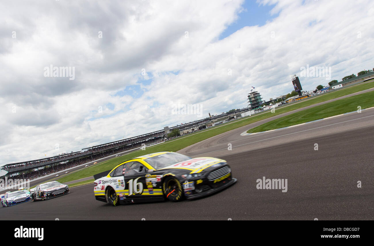 Indianapolis NEGLI STATI UNITI. 28 Luglio, 2013. Indianapolis, IN - Lug 28, 2013: Greg Biffle (16) prende il via per la corona reale presenta le opere di Samuel 400 gara a Indianapolis Motor Speedway di Indianapolis, IN. Credito: Cal Sport Media/Alamy Live News Foto Stock