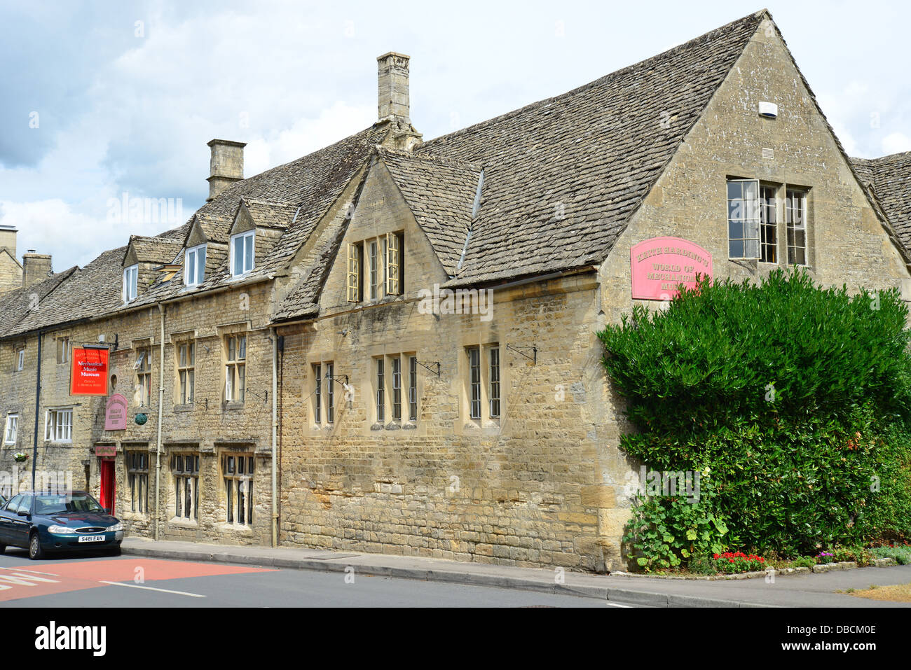 Keith Harding's World of Mechanical Music, High Street, Northleach, Cotswolds, Gloucestershire, England, Regno Unito Foto Stock