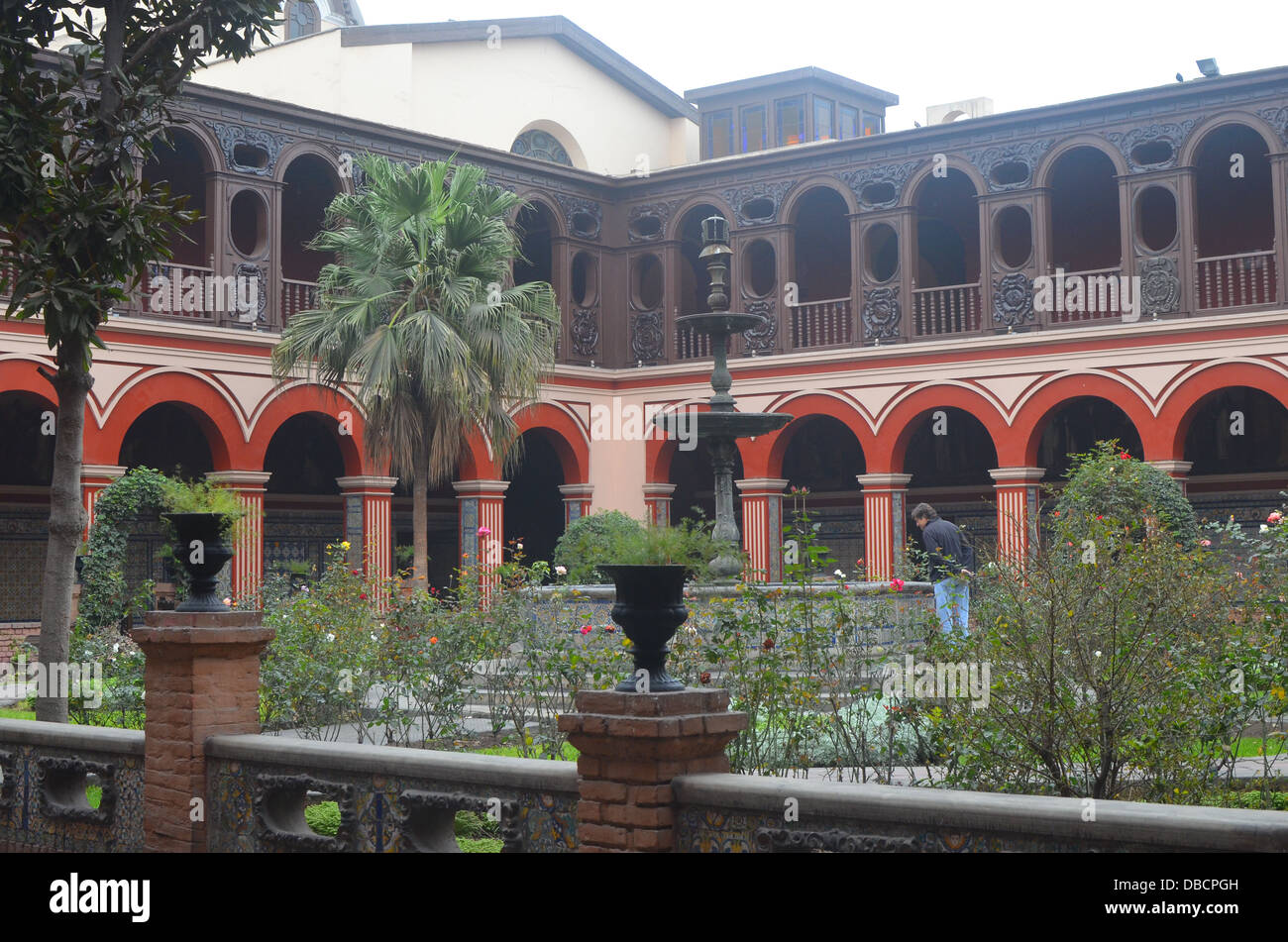 Giardino di Rose e un cortile in Santo Domingo convento, Lima, Peru Foto Stock