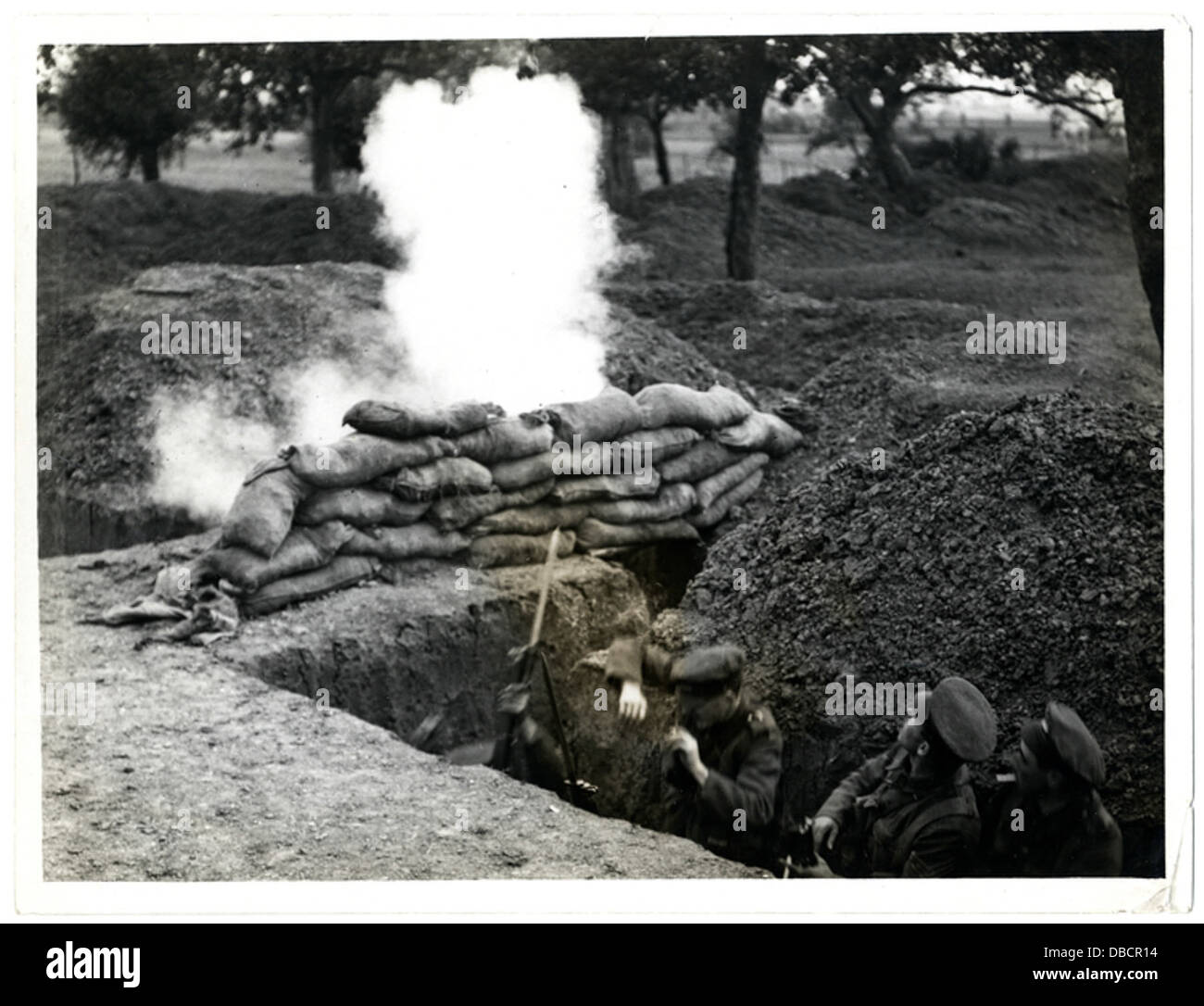 Una foto dalla Francia durante la prima guerra mondiale, che mostra i bombardieri in azione. L'immagine raffigura aerei militari coinvolti in bombardamenti durante il conflitto. Foto Stock