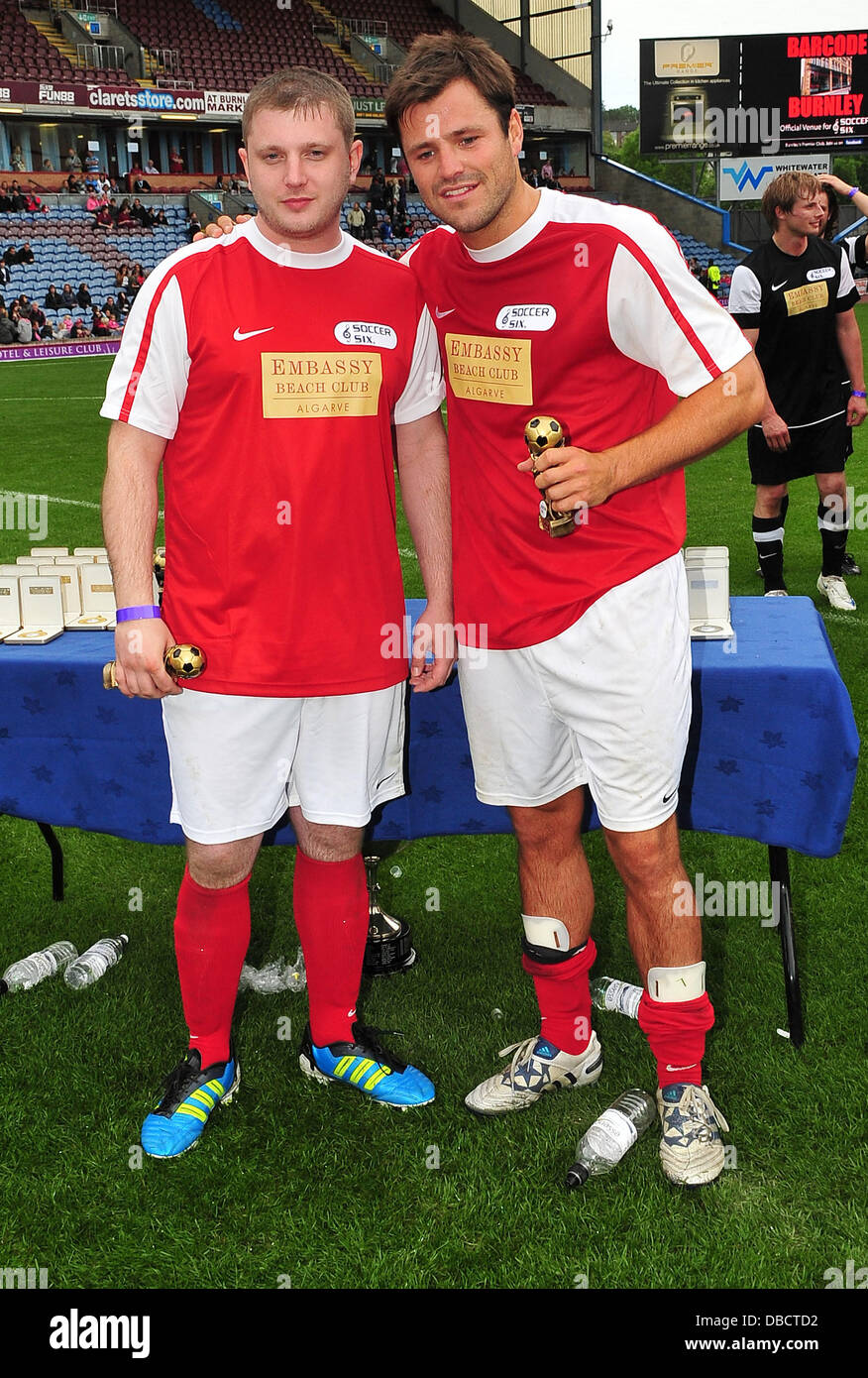 Mark Wright e il piano B la celebrità Soccer torneo Sei tenuto a Turf Moor stadium Burnley, Inghilterra - 05.06.11 Foto Stock