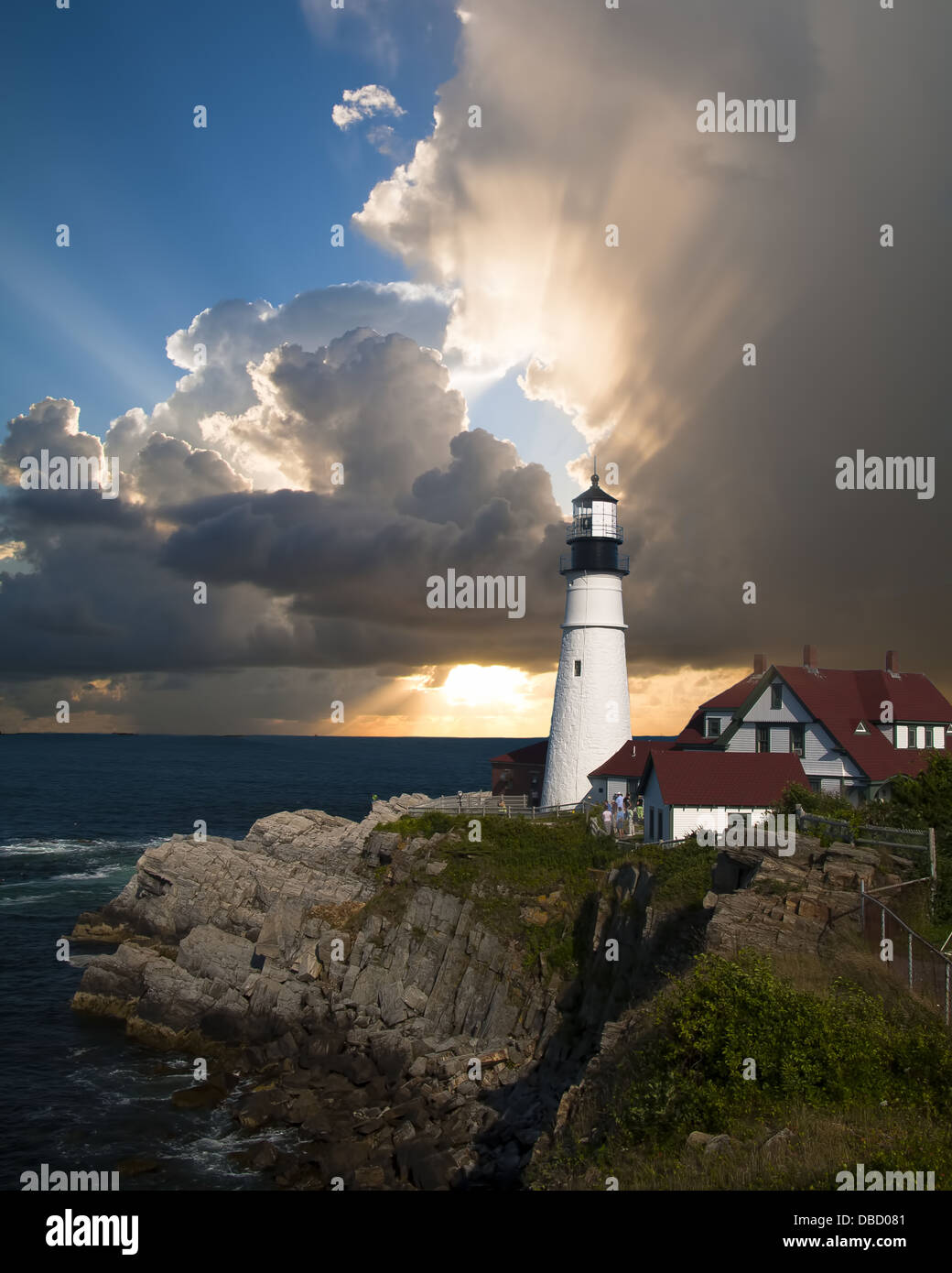 Faro costa rocciosa shore spedizione di sabbia Foto Stock