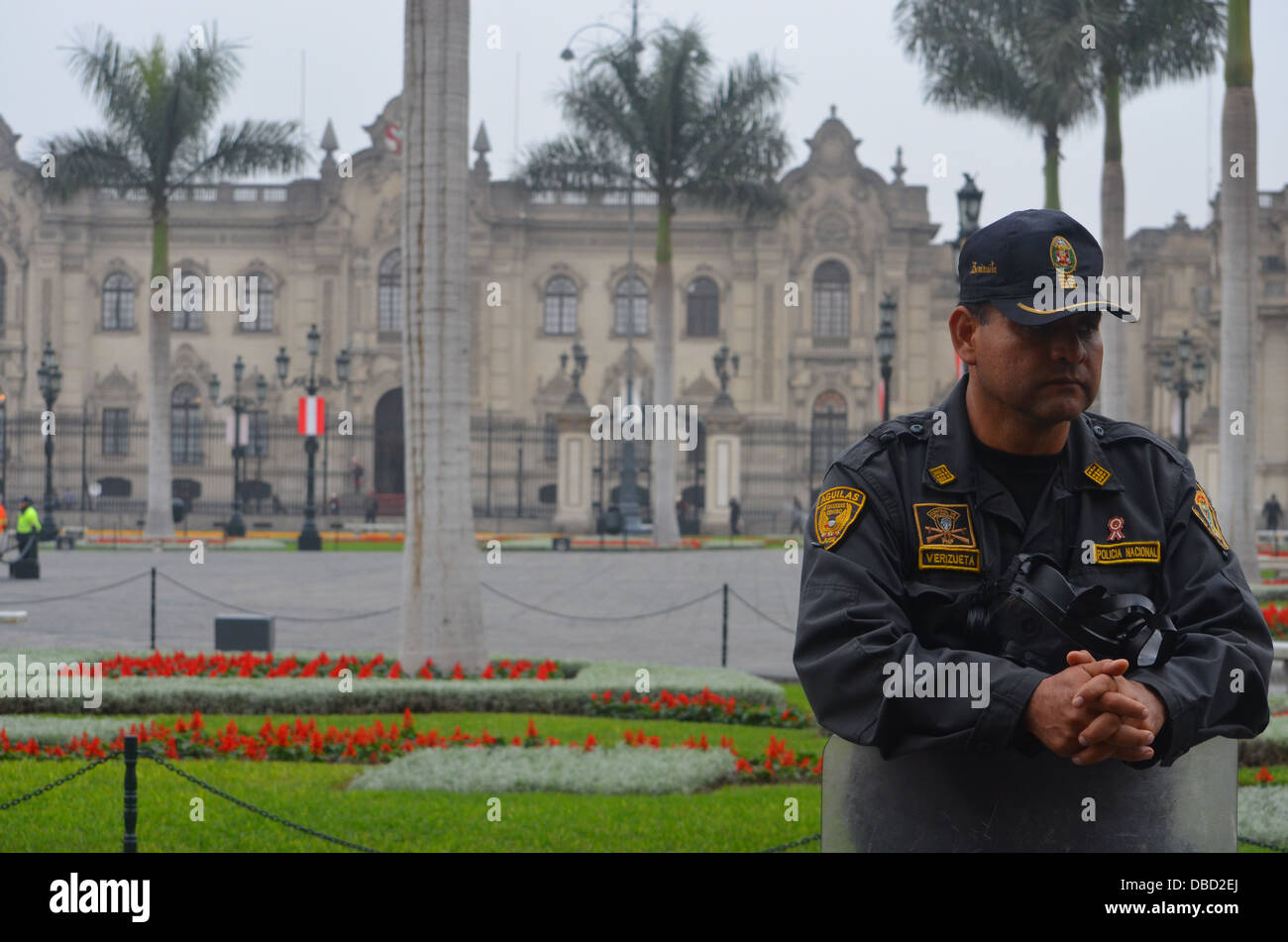 Peruviano presenza militare di fronte al palazzo presidenziale, Plaza de Armas, Lima, Peru Foto Stock