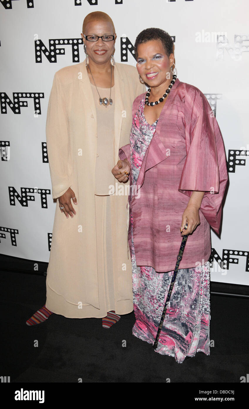 Terrie Williams e Ntozake Shange Woodie King, Jr.Nuovo Teatro federale quarantesimo anniversario Gala presso la sala da ballo di Edison New York City, Stati Uniti d'America - 22.05.11 Foto Stock