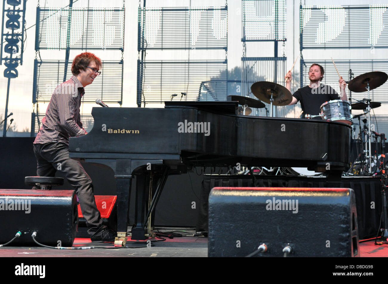 Raleigh, North Carolina, Stati Uniti d'America. 27 Luglio, 2013. Cantante e pianista Ben Folds del gruppo Ben Folds cinque effettuando al Red Hat anfiteatro. Credito: Tina Fultz/ZUMAPRESS.com/Alamy Live News Foto Stock