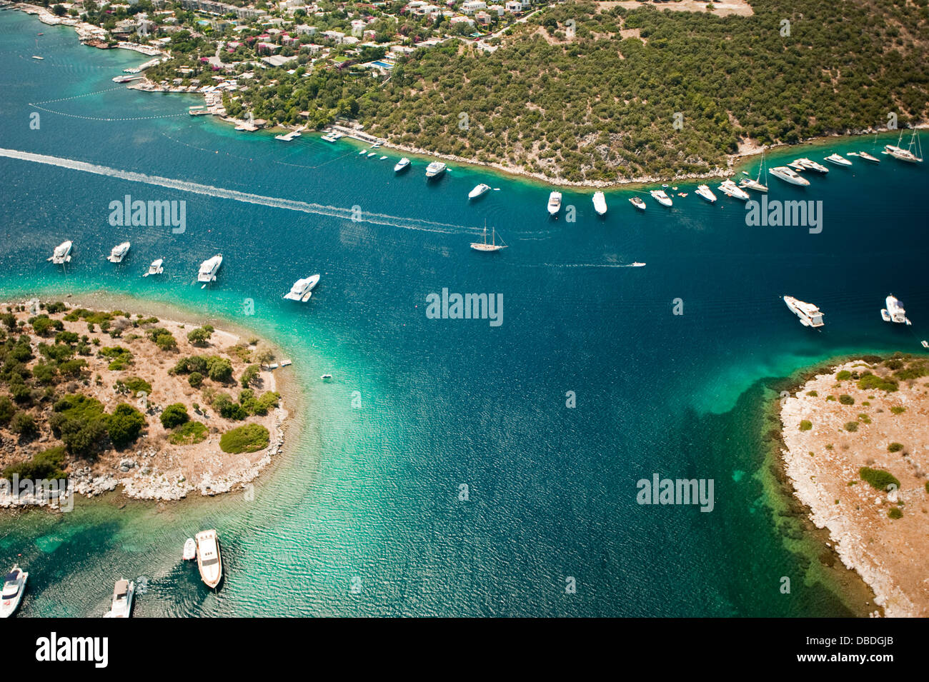Vista aerea della baia di Türkbükü e barche ancorate Bodrum Turchia Foto Stock
