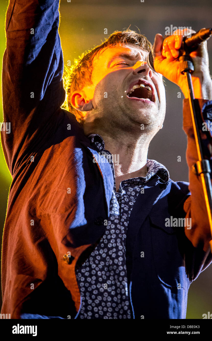 Milano Italia. Il 28 luglio 2013. Il British rock band BLUR esegue live all Ippodromo del galoppo durante la 'Città Sana Festival' Credito: Rodolfo Sassano/Alamy Live News Foto Stock