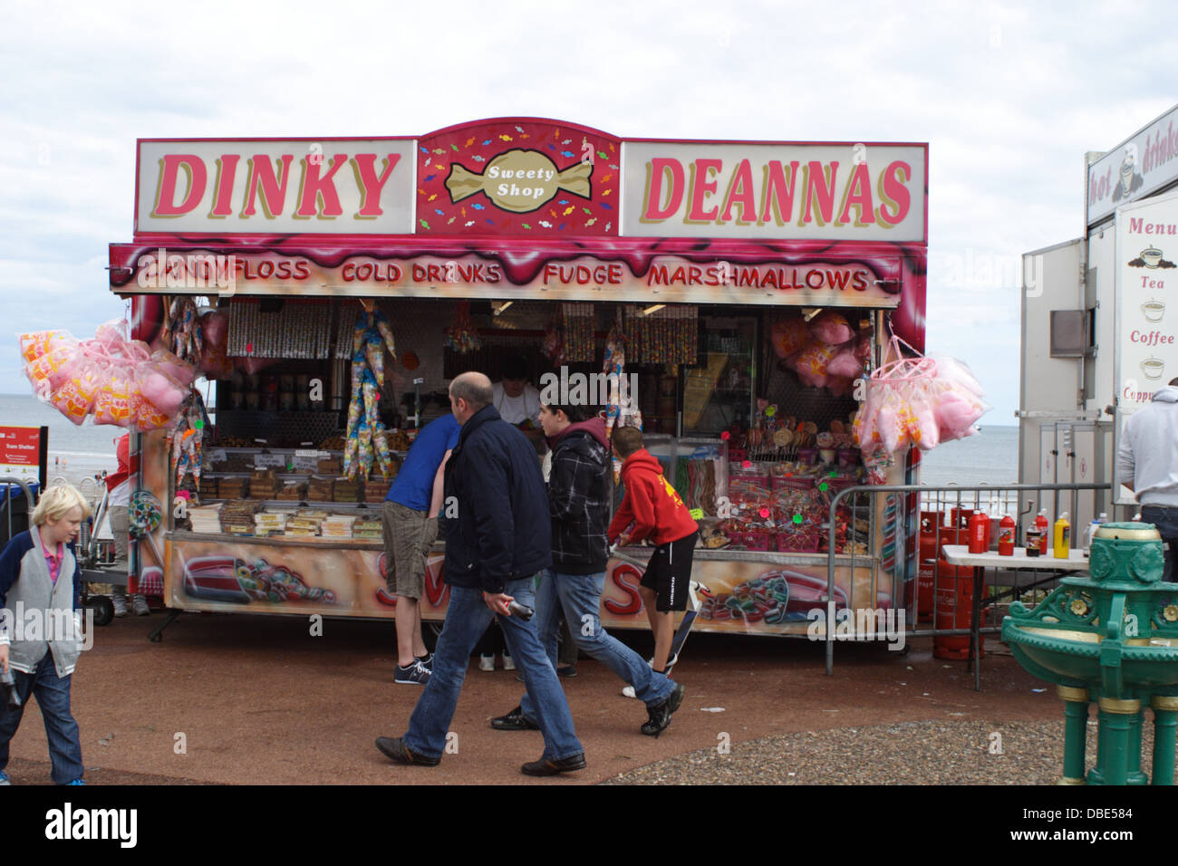 Fornitore esterno e gli spettatori in occasione del venticinquesimo anniversario Airshow di Sunderland. Foto Stock