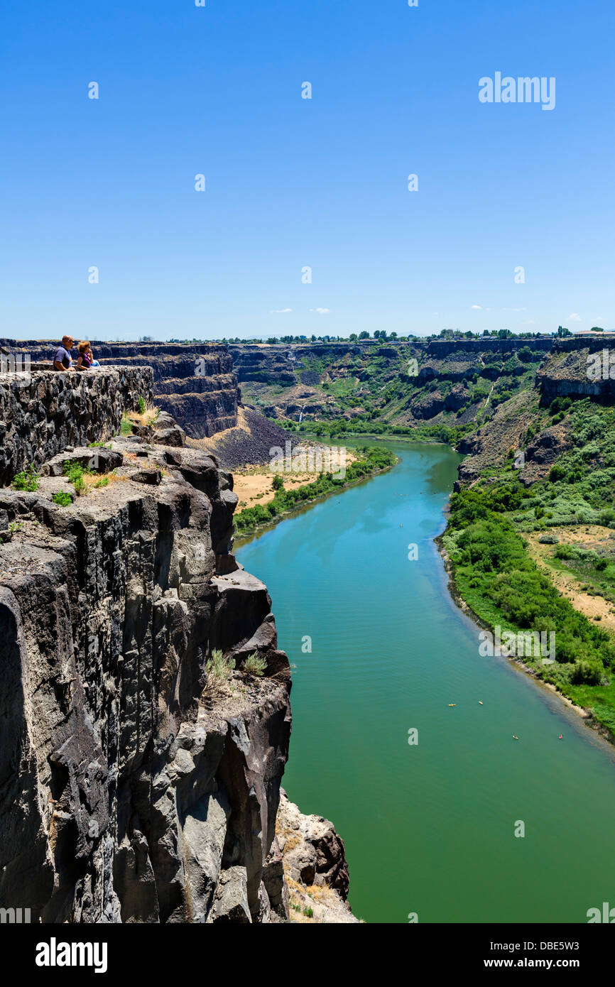 Turisti sul Perrine Bridge si affacciano, Snake River Canyon, Twin Falls, Idaho, Stati Uniti d'America Foto Stock