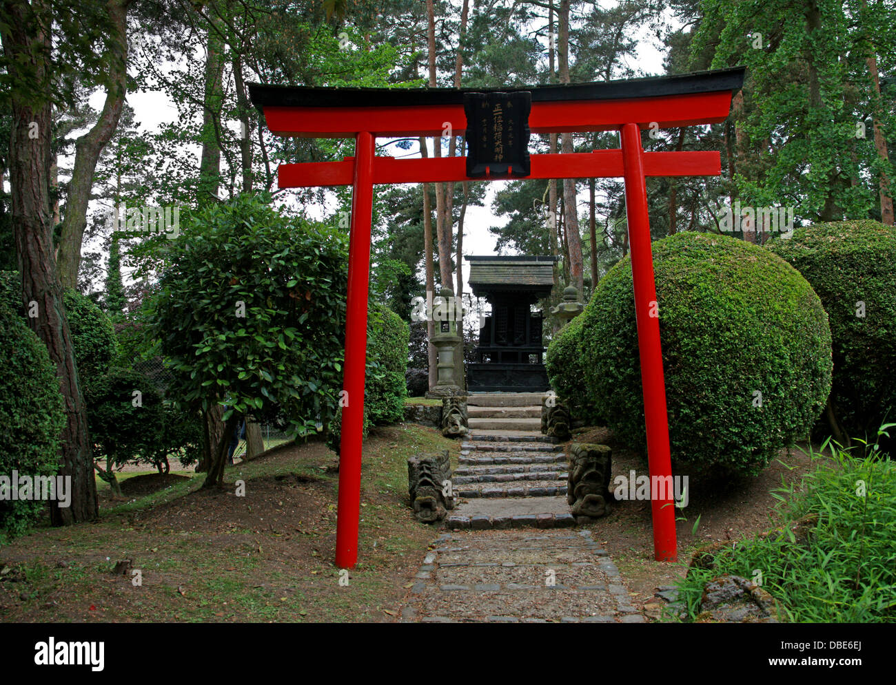 Tempio giapponese o santuario, il Giardino Giapponese, inchiavettato, Hertfordshire. Foto Stock