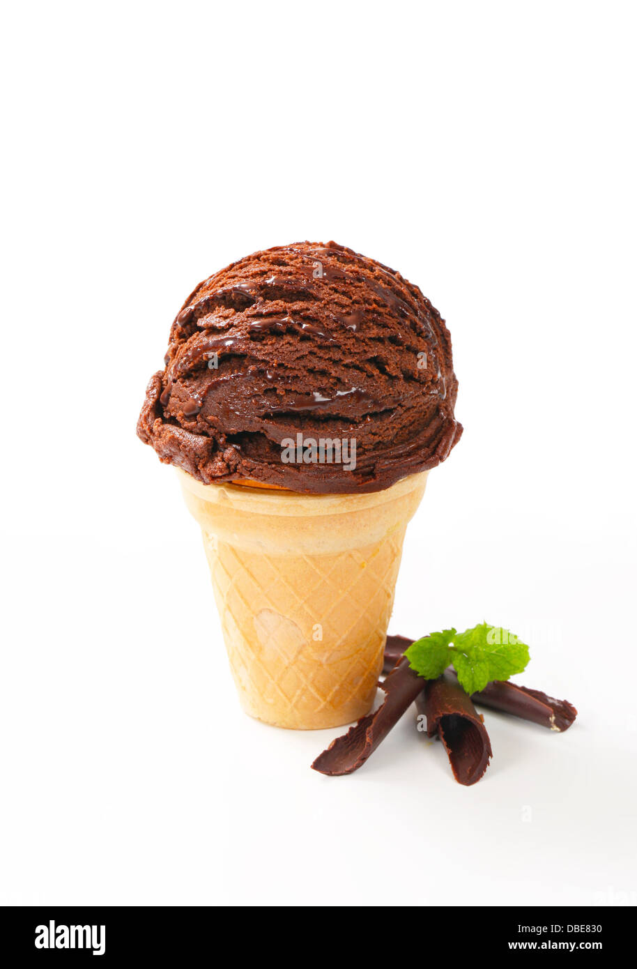 Gelato al cioccolato cono - studio shot Foto Stock
