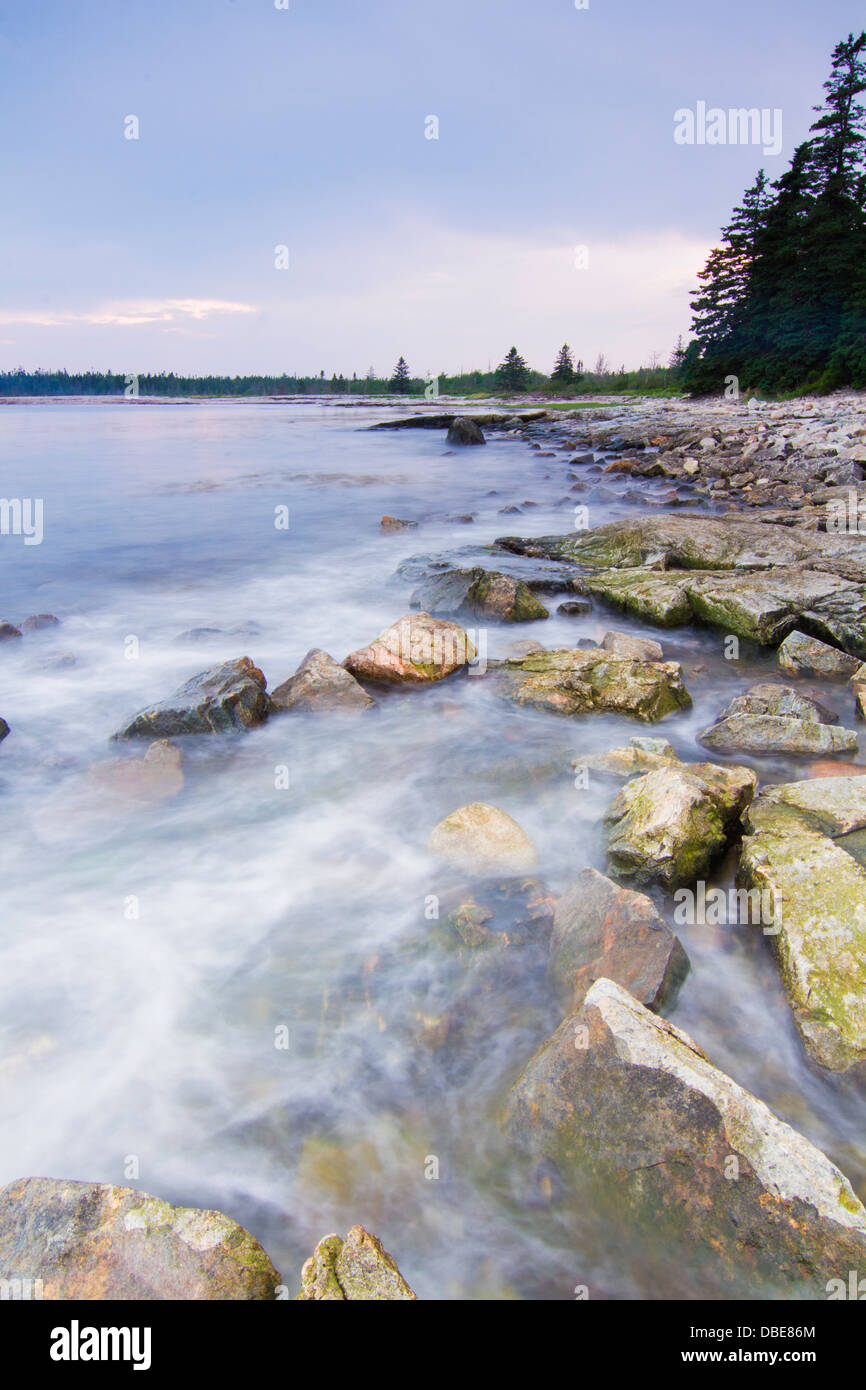 Alta Marea nell'isola di Mount Desert, Parco Nazionale di Acadia, Maine Foto Stock