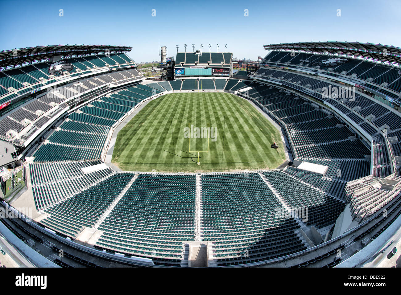 Ampio angolo di ripresa di un vuoto Lincoln Financial Field, casa stadio di Philadelphia Eagles, in Philadelphia, Pennsylvania. Lo stadio può ospitare 67.000 persone. Foto Stock
