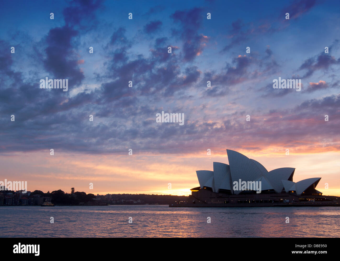 Sydney Opera House all'alba di tutta Sydney Cove Sydney New South Wales AUSTRALIA Foto Stock