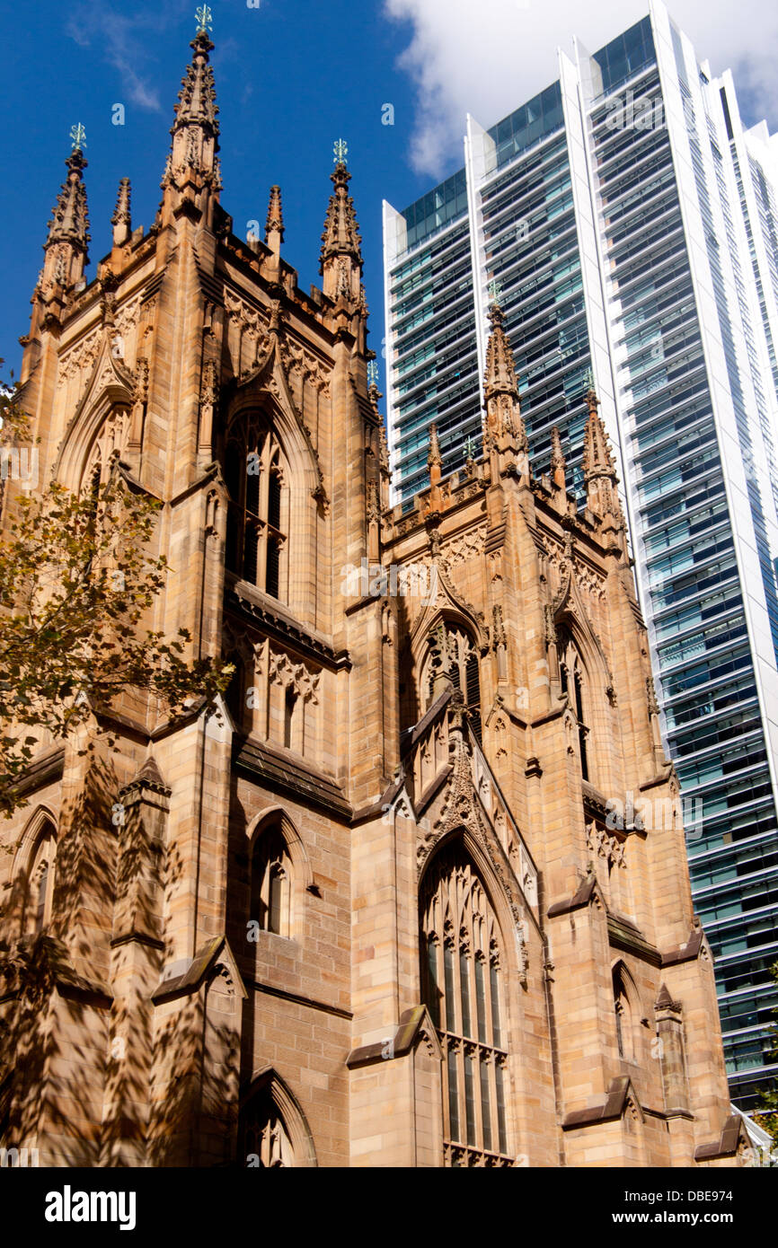 St Andrew Cattedrale Anglicana e più alto grattacielo blocco ufficio CBD Sydney New South Wales (NSW) Australia Foto Stock