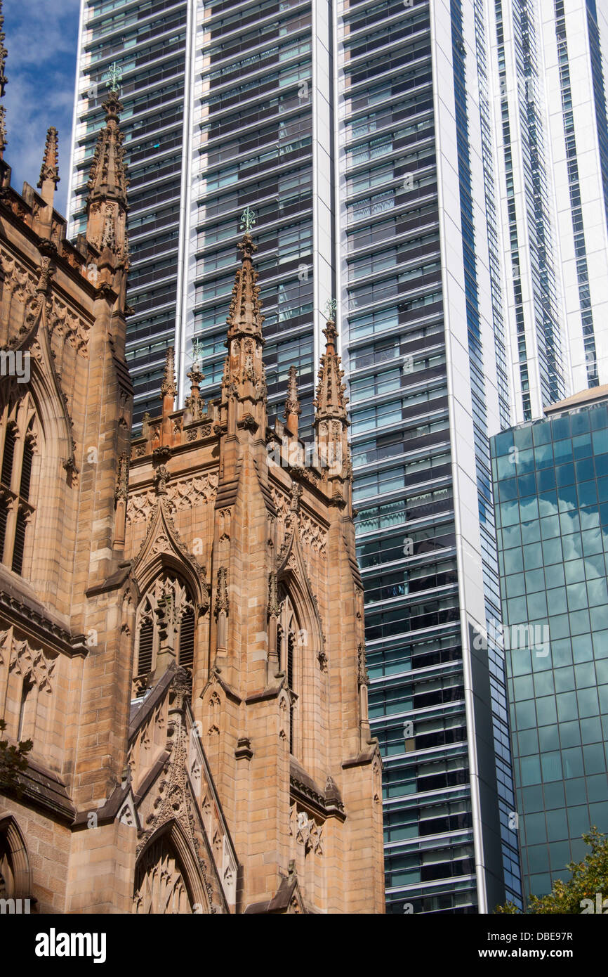 St Andrew Cattedrale Anglicana e più alto grattacielo blocco ufficio CBD Sydney New South Wales (NSW) Australia Foto Stock